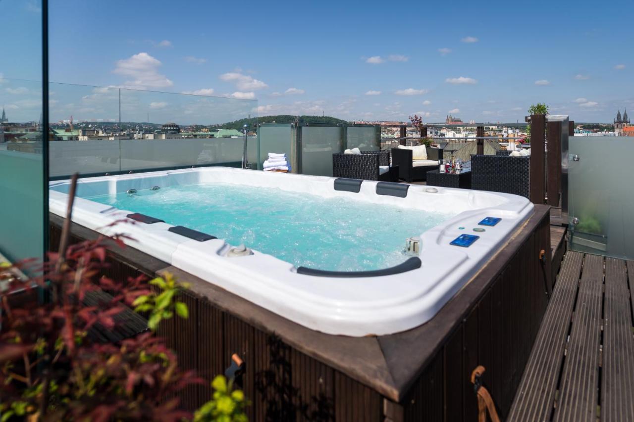 Empirent Rooftop Collection Apartment