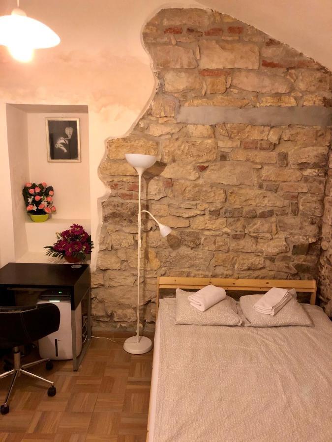 Benatska Apartment *