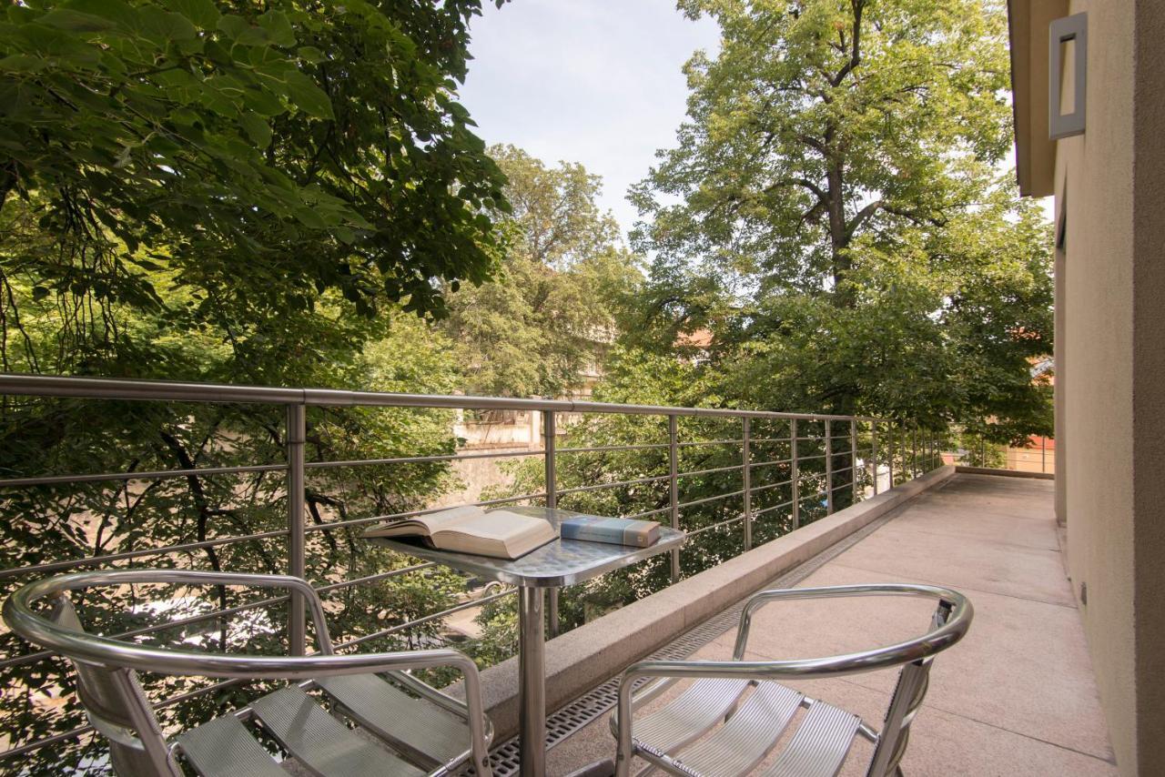 Villa Huge Luxury Villa, 6 Beds And Baths, Terraces, Double Garage