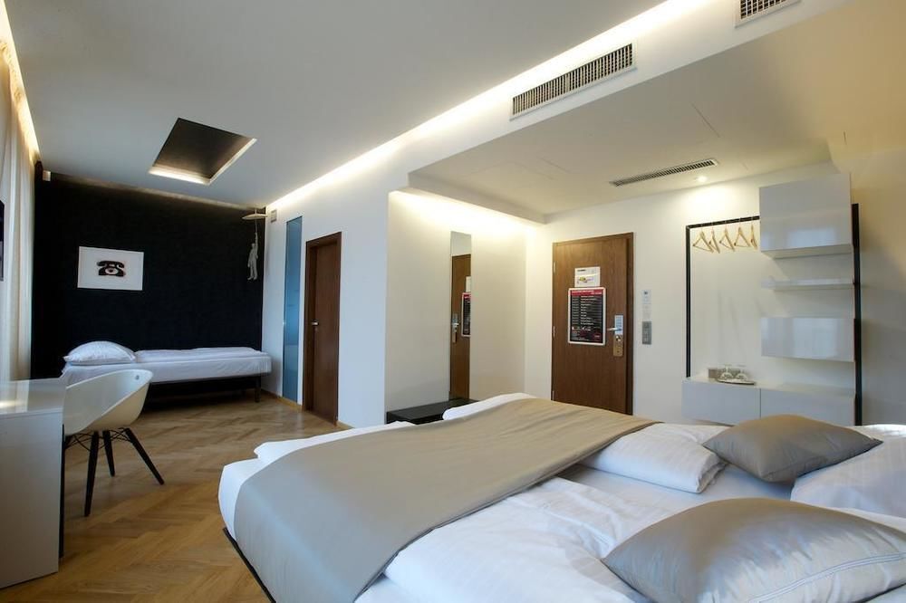 Otel Mosaic House Design