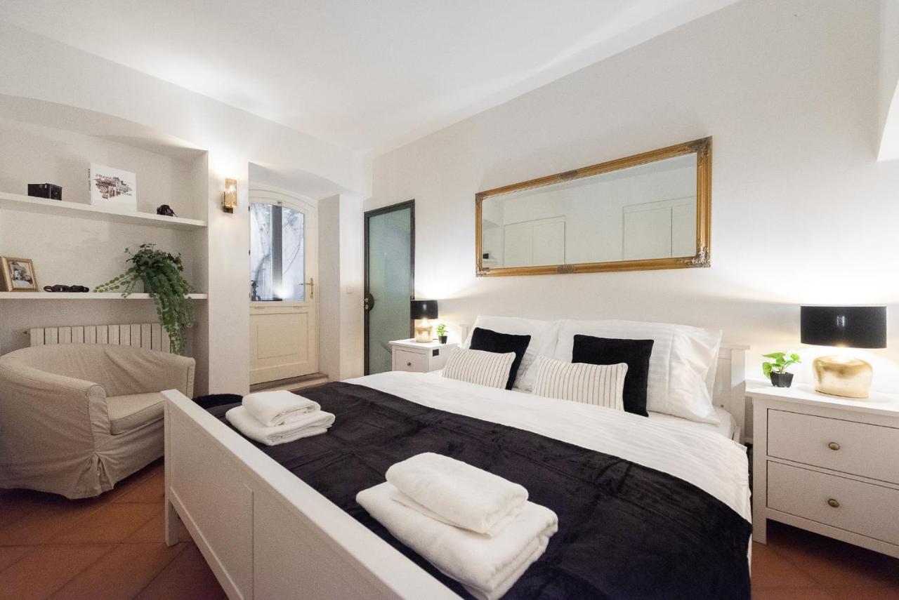 Unique Experience - Charles Bridge Apartamento