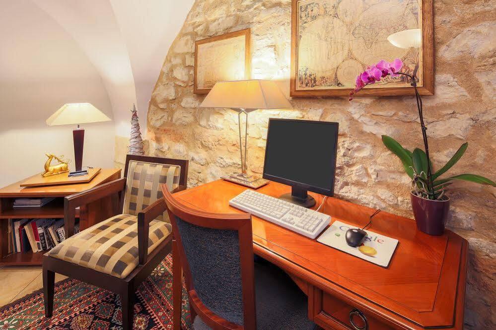 The Golden Wheel Hotel