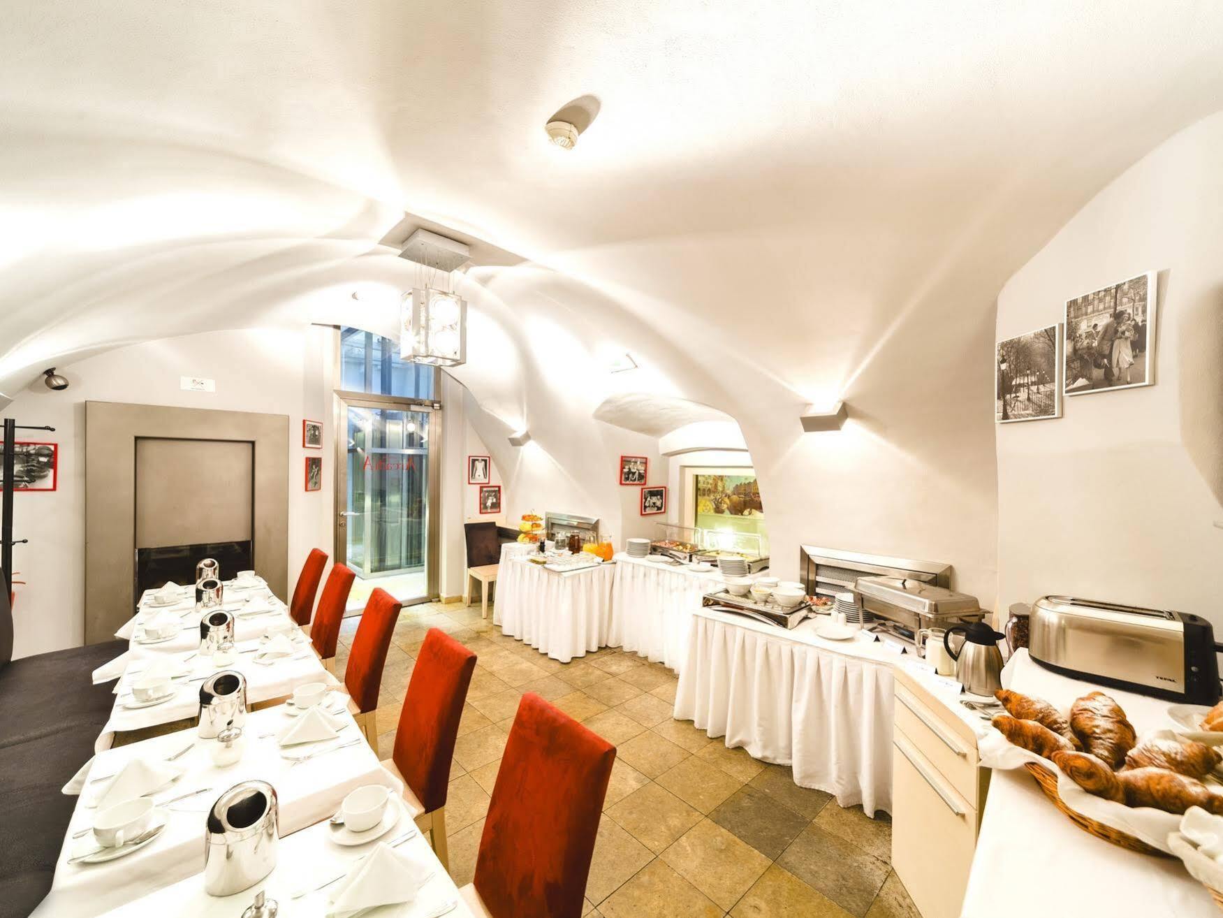 Hotel The Golden Wheel 4*