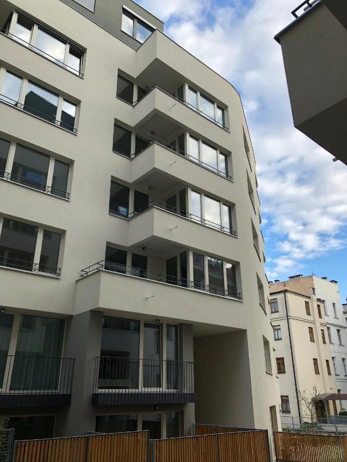 The Dante - Family With Free Parking Apartment Prague