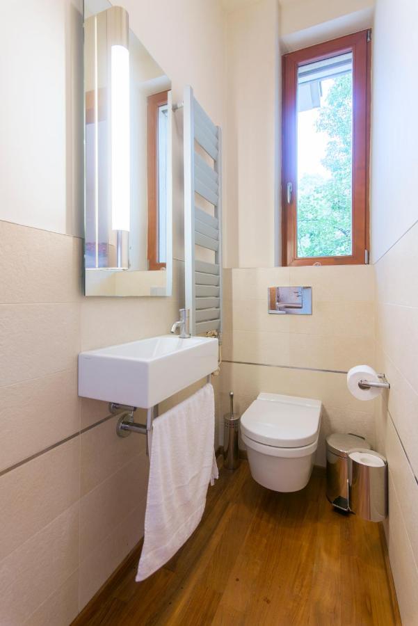 Villa Huge Luxury Villa, 6 Beds And Baths, Terraces, Double Garage