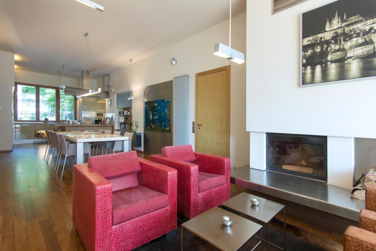Huge Luxury Villa, 6 Beds And Baths, Terraces, Double Garage