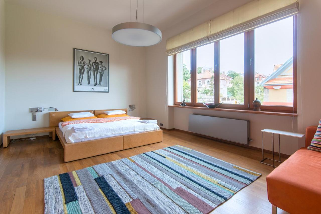 Villa Huge Luxury Villa, 6 Beds And Baths, Terraces, Double Garage