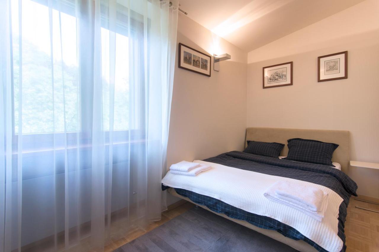 Huge Luxury Villa, 6 Beds And Baths, Terraces, Double Garage *