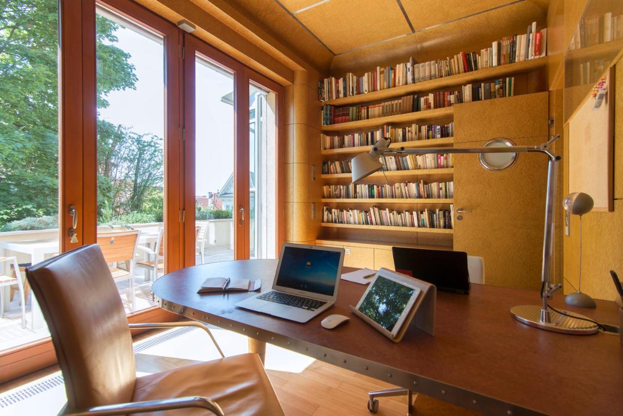 Huge Luxury Villa, 6 Beds And Baths, Terraces, Double Garage Prague