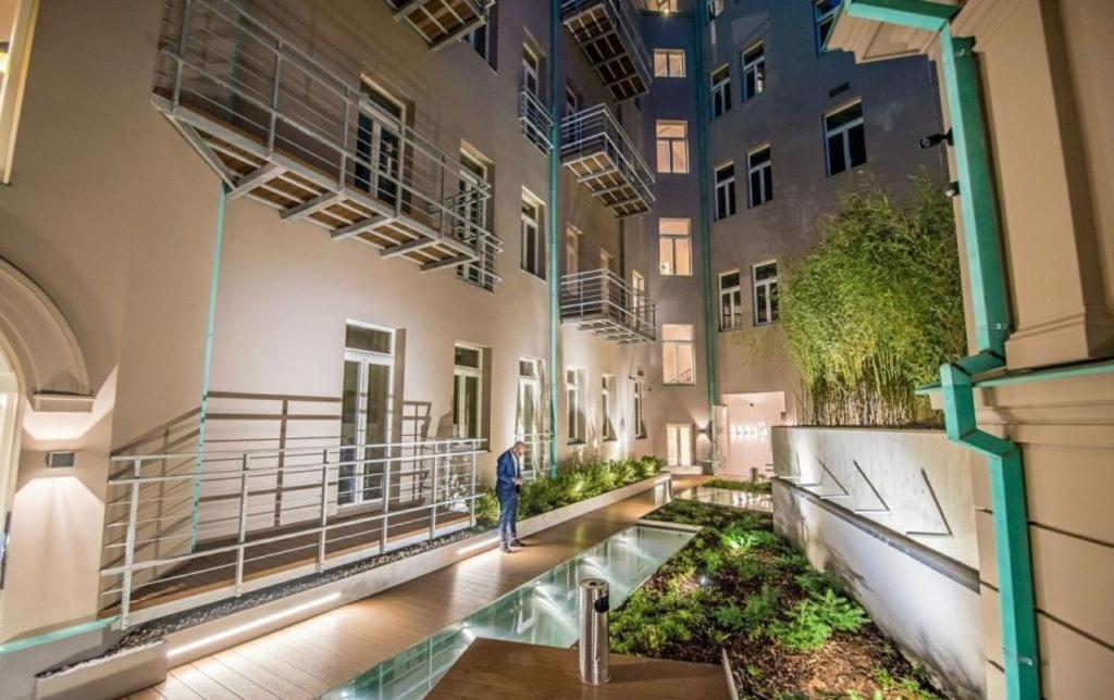 Apartment New Luxury Apt With Ac&parking In The Center Of