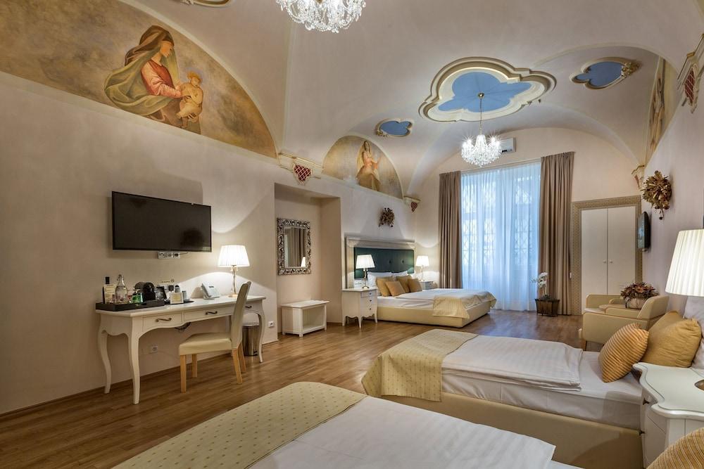 Otel U Malvaze 4*