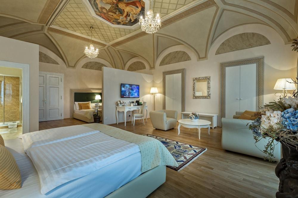 U Malvaze Hotel 4*