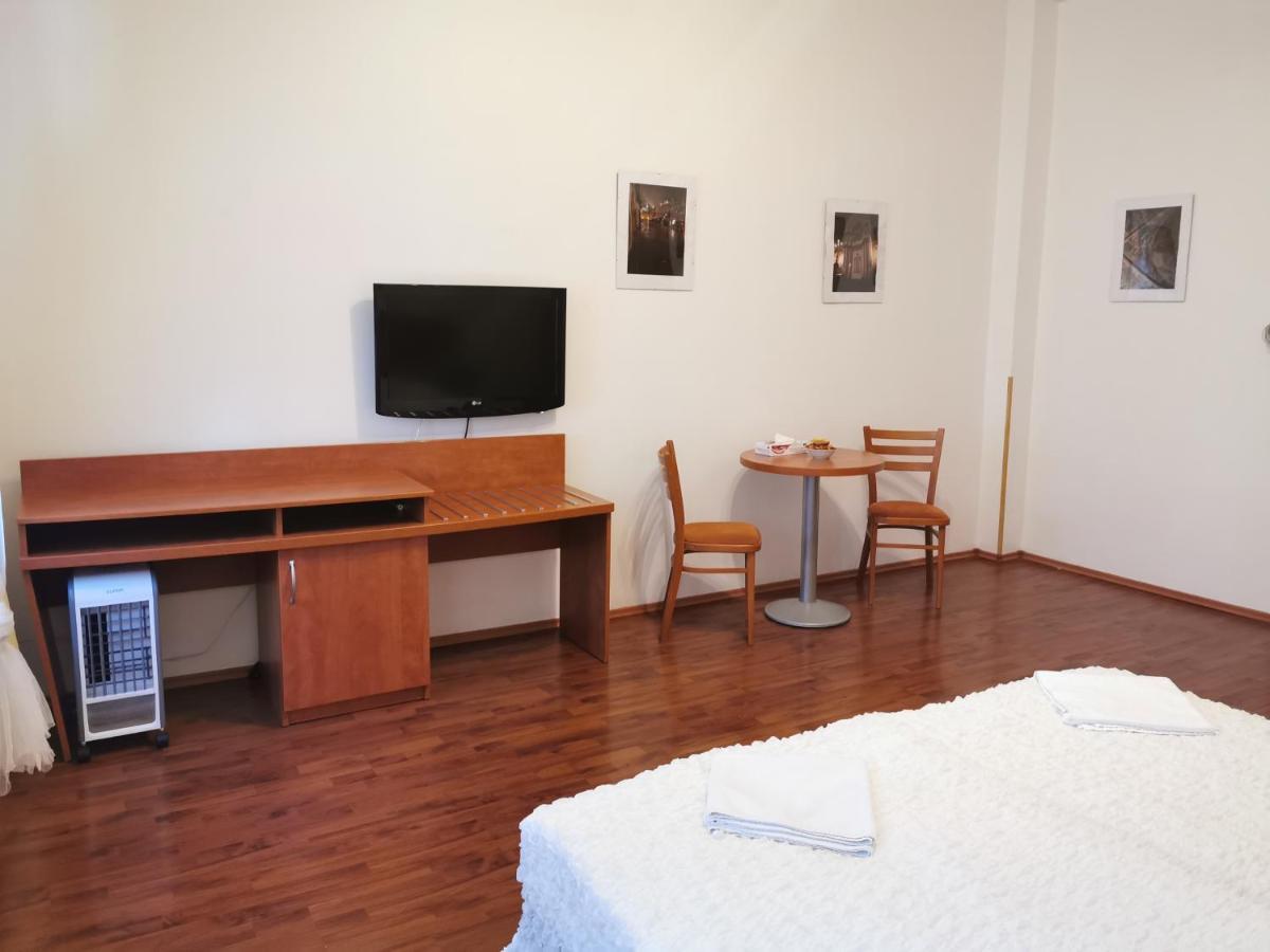 Amandment Aparthotel 3*