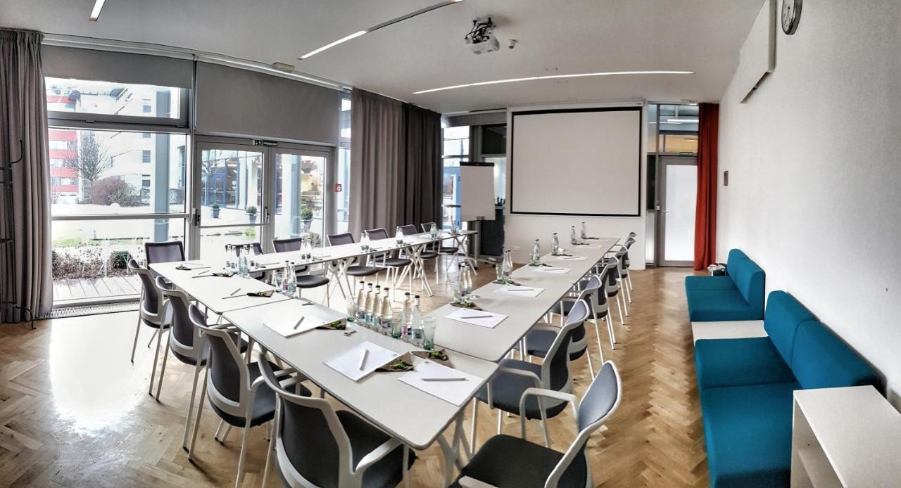 Otel Airport By Ihg Prag