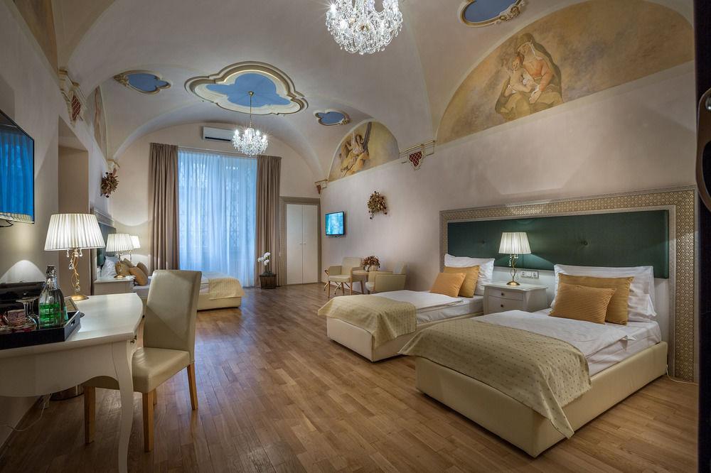 Hotel Little King U Malvaze 4*
