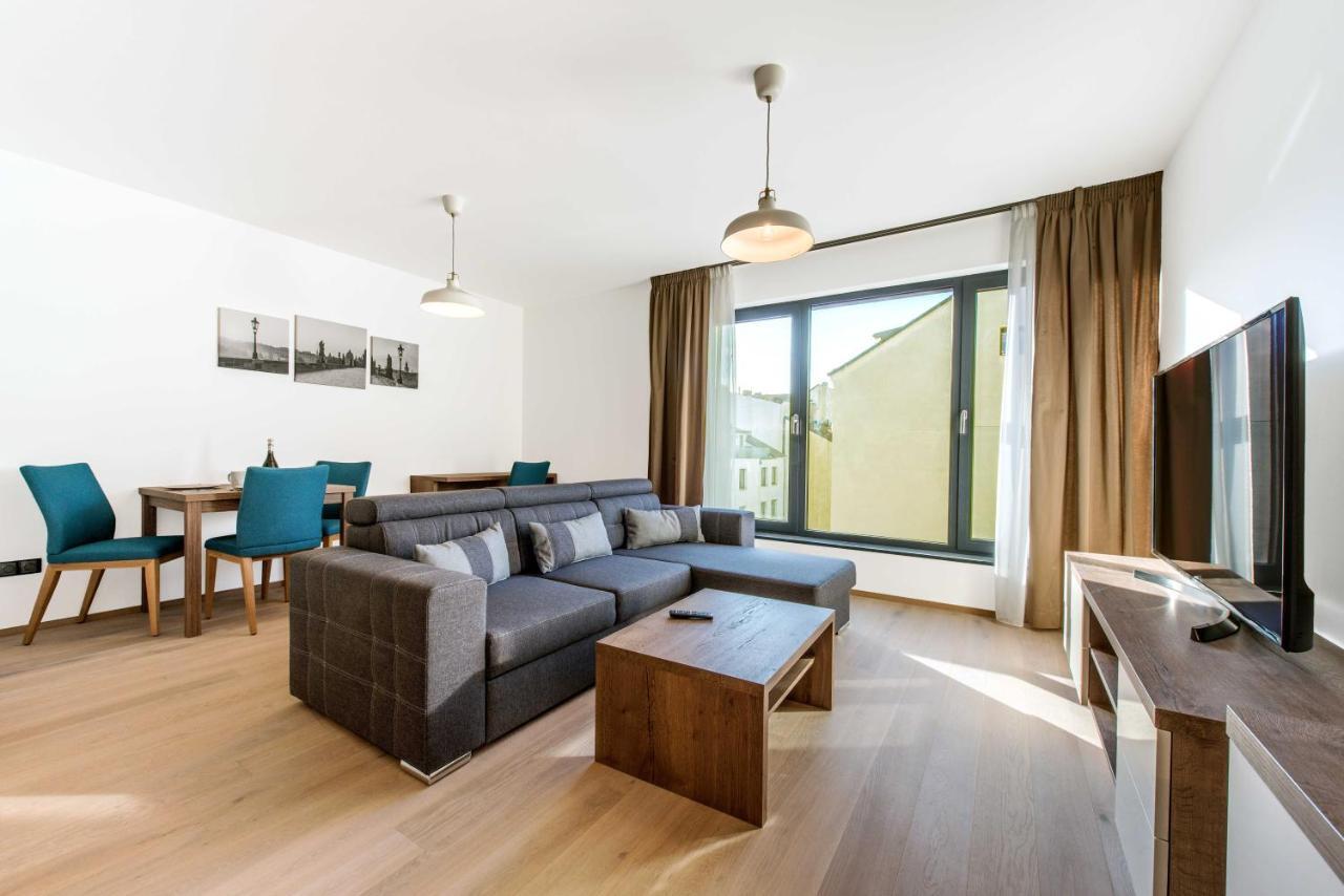 Quiet & New Near Center With Garage Apartment Prag