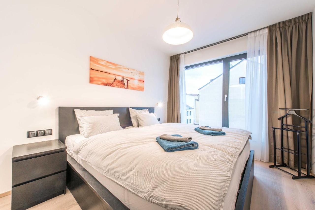 Quiet & New Near Center With Garage Apartment