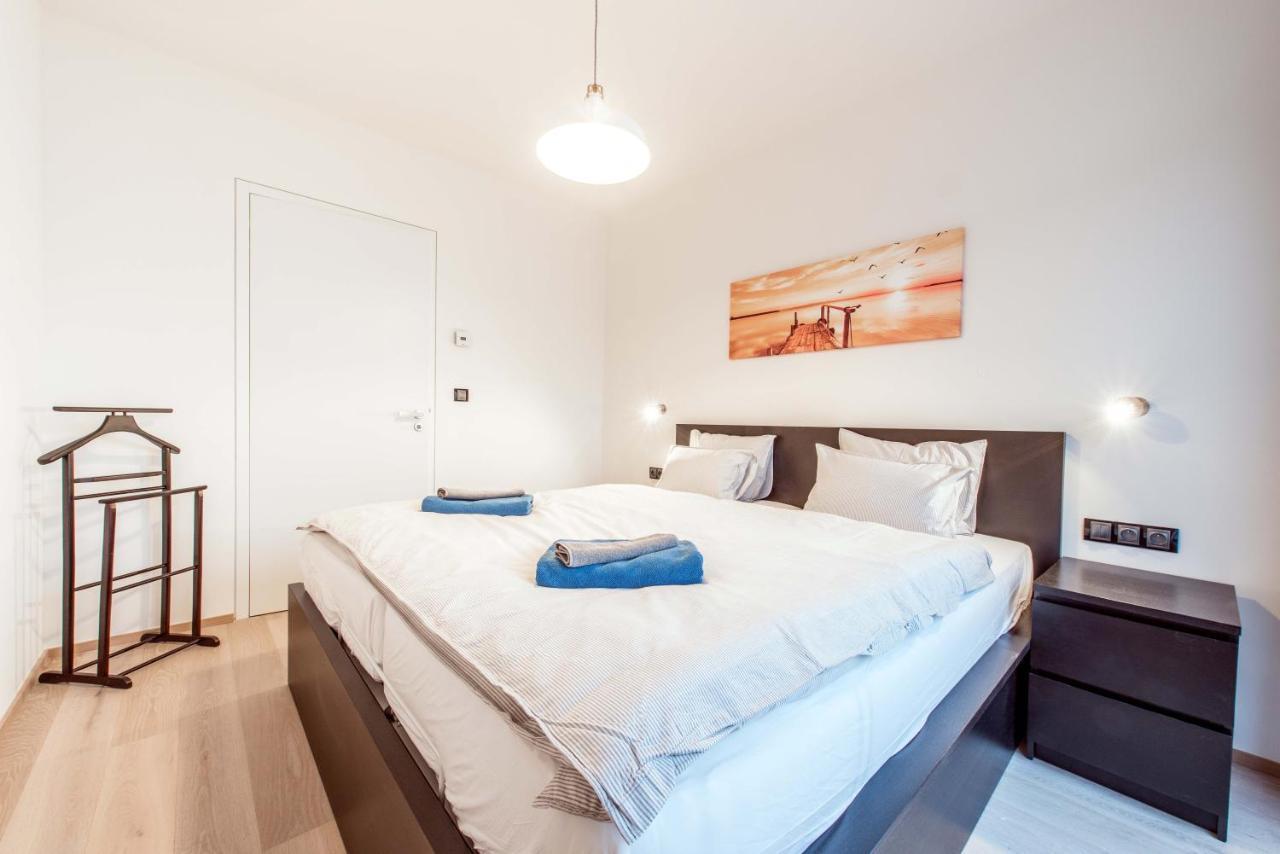 Quiet & New Near Center With Garage Apartment