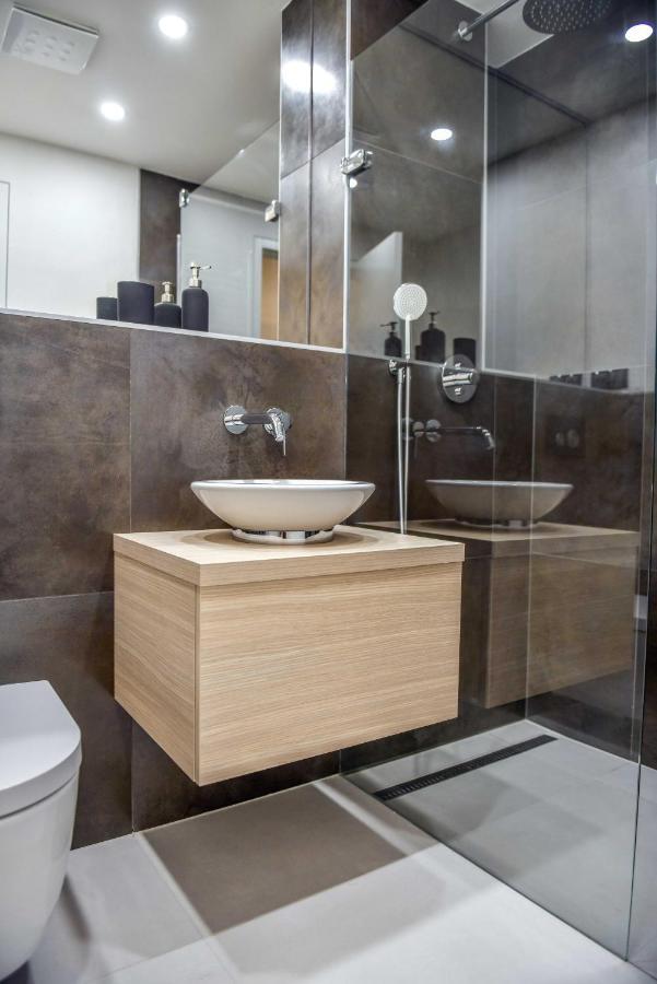 Quiet & New Near Center With Garage * Prague