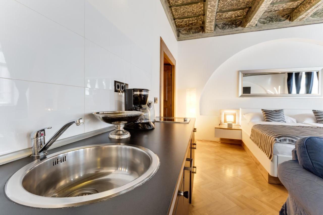 Charles Bridge Royal - Castle District Appartement
