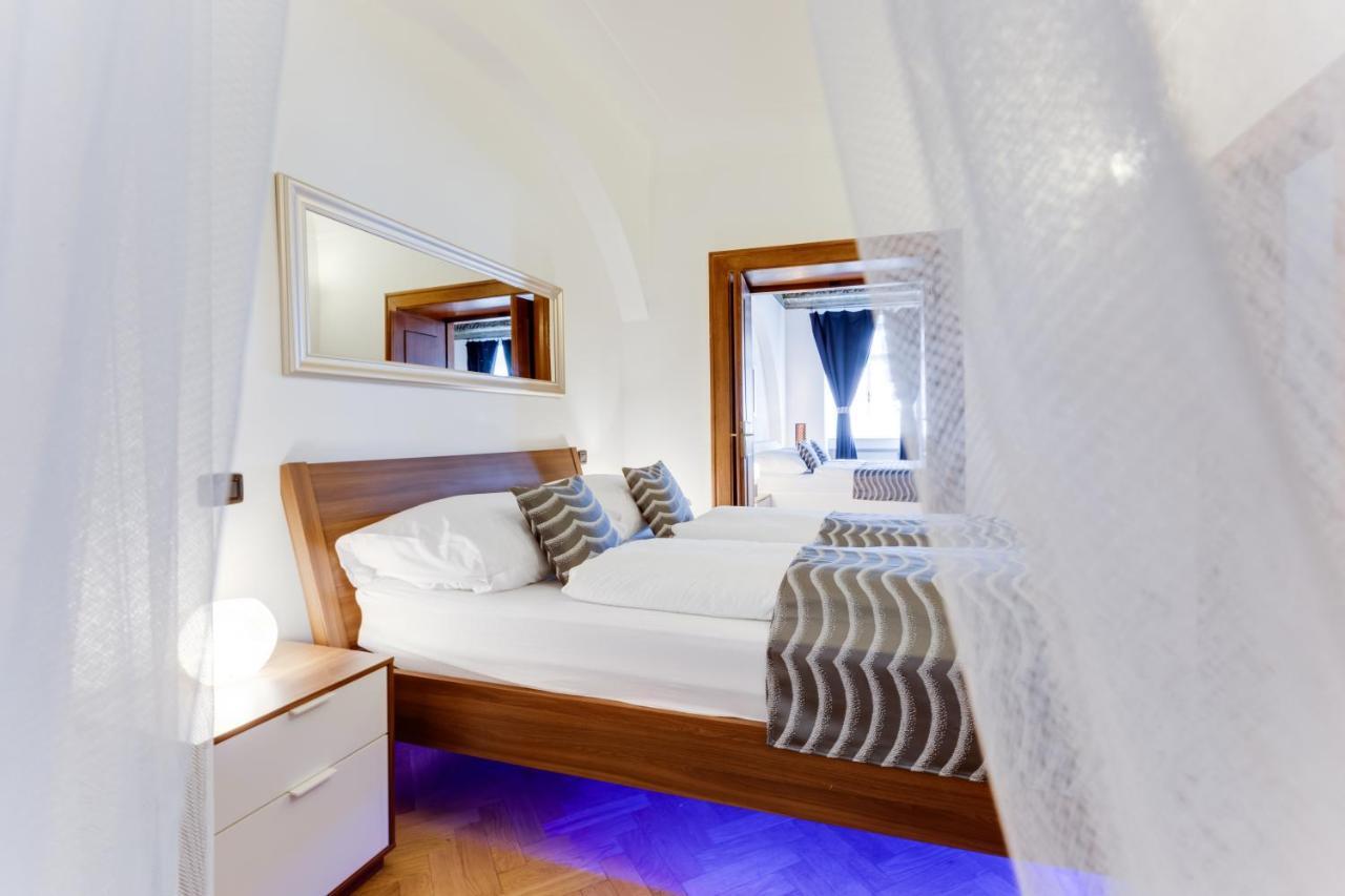 Apartment Charles Bridge Royal - Castle District Prague