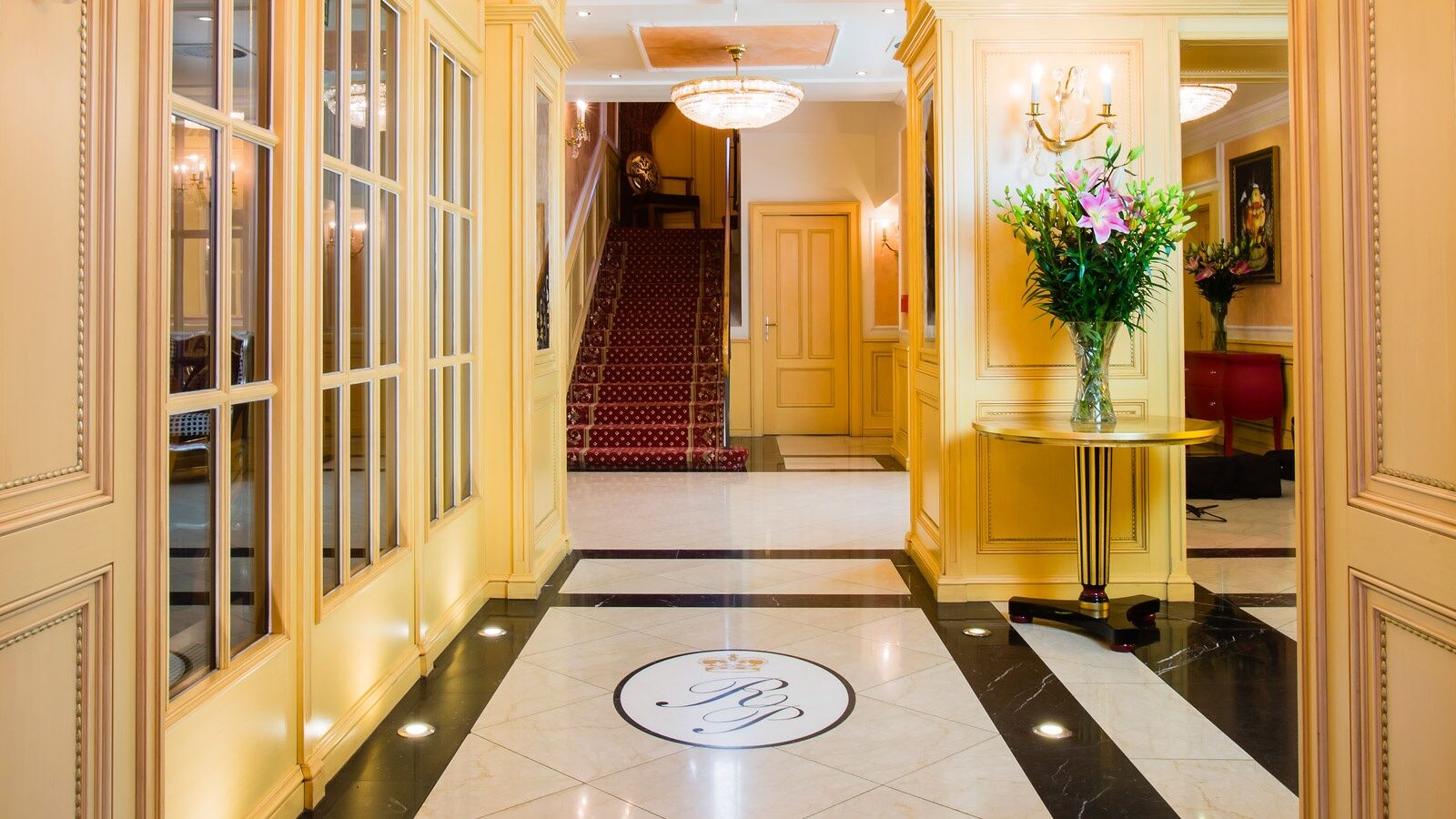 Hotel Luxury Family Royal Palace