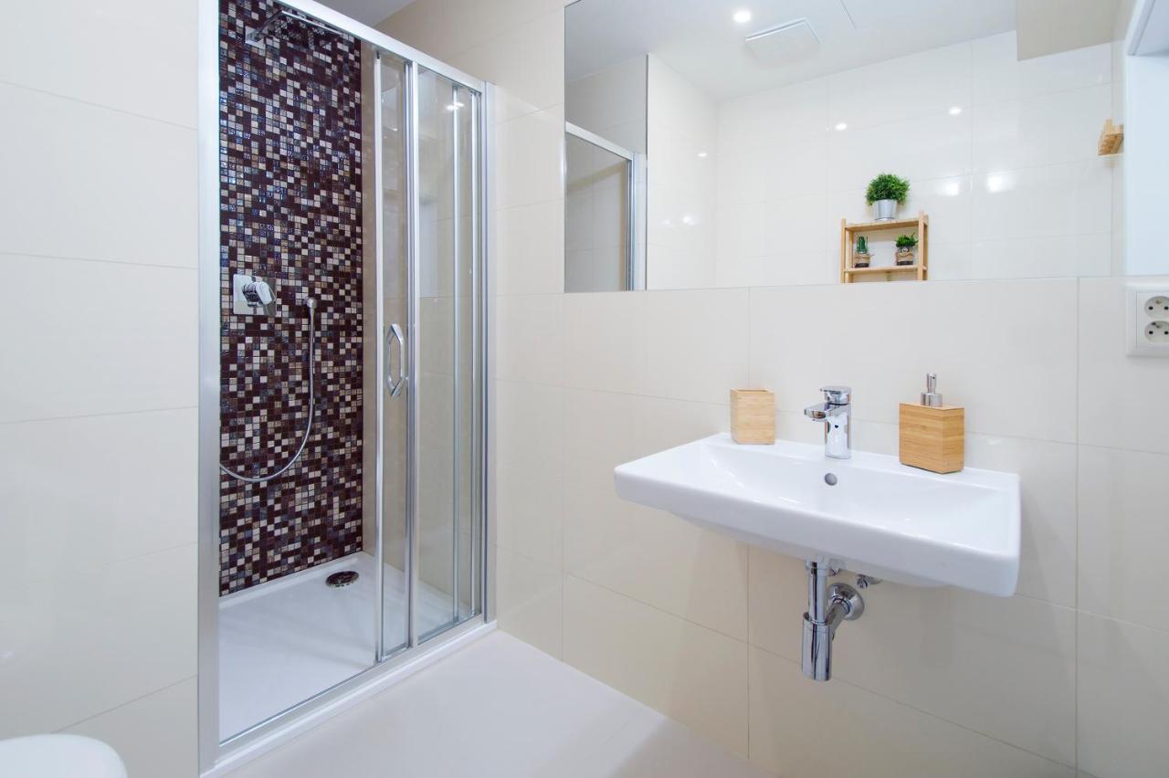 Modern Pricna 4 Apartment *