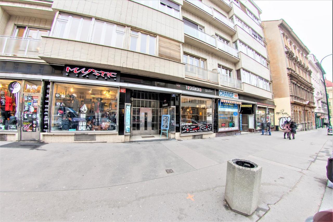 Apartment Stepanska 37 *