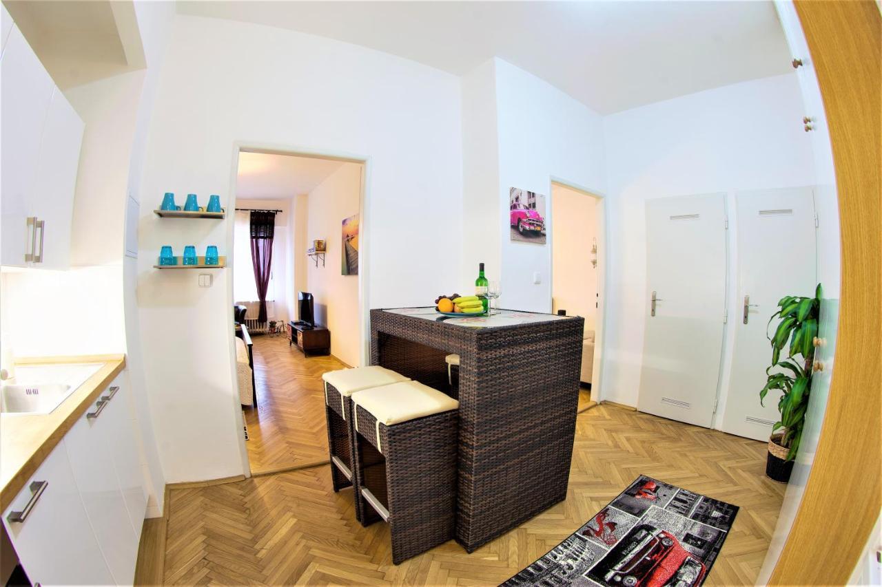 Apartment Stepanska 37 *