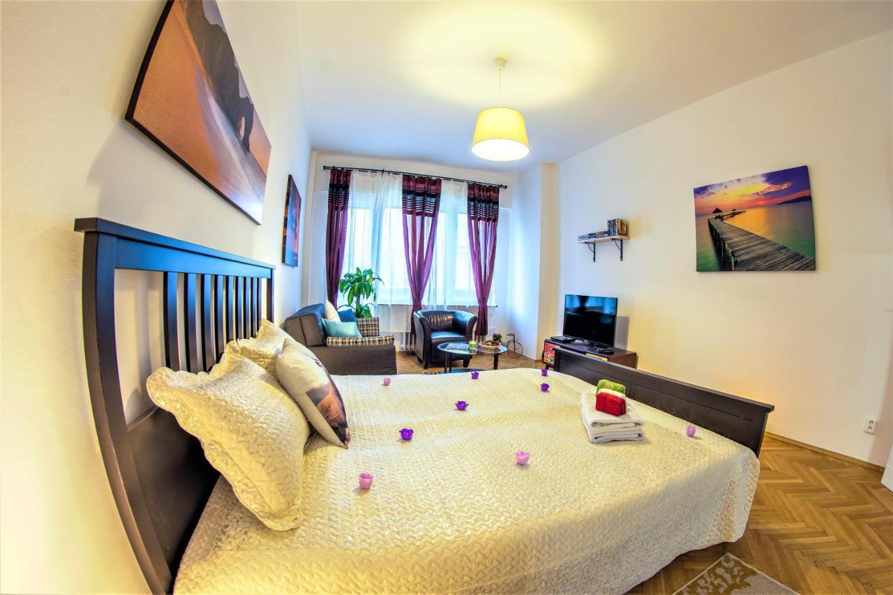 Apartment Stepanska 37 *