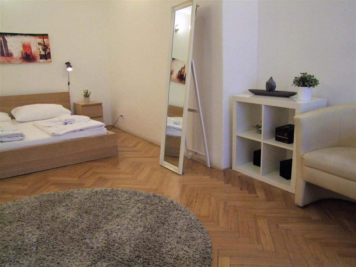 Wenceslas Square By Otsa Appartement