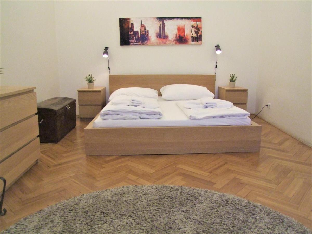 Wenceslas Square By Otsa Appartement Prague
