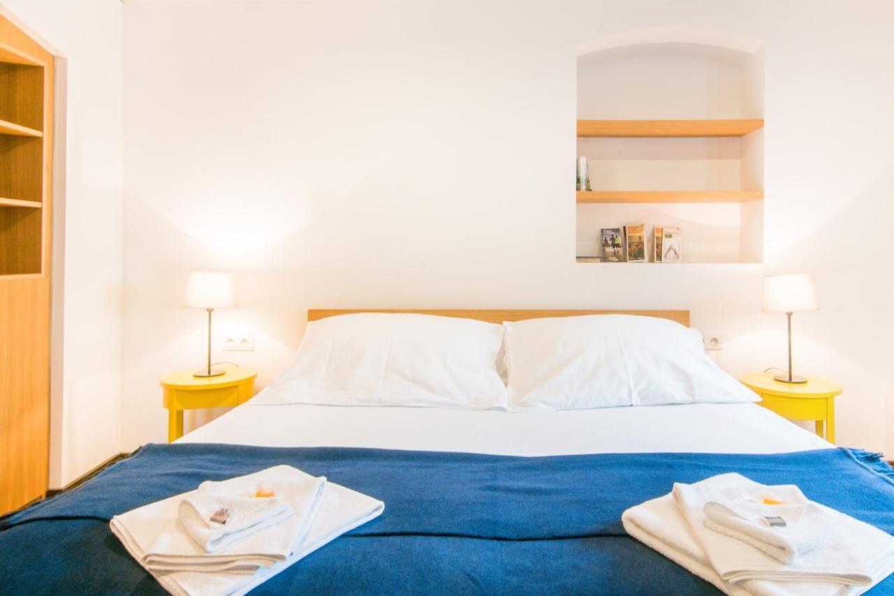 Modern In A Picturesque 15th-century Building * Praga