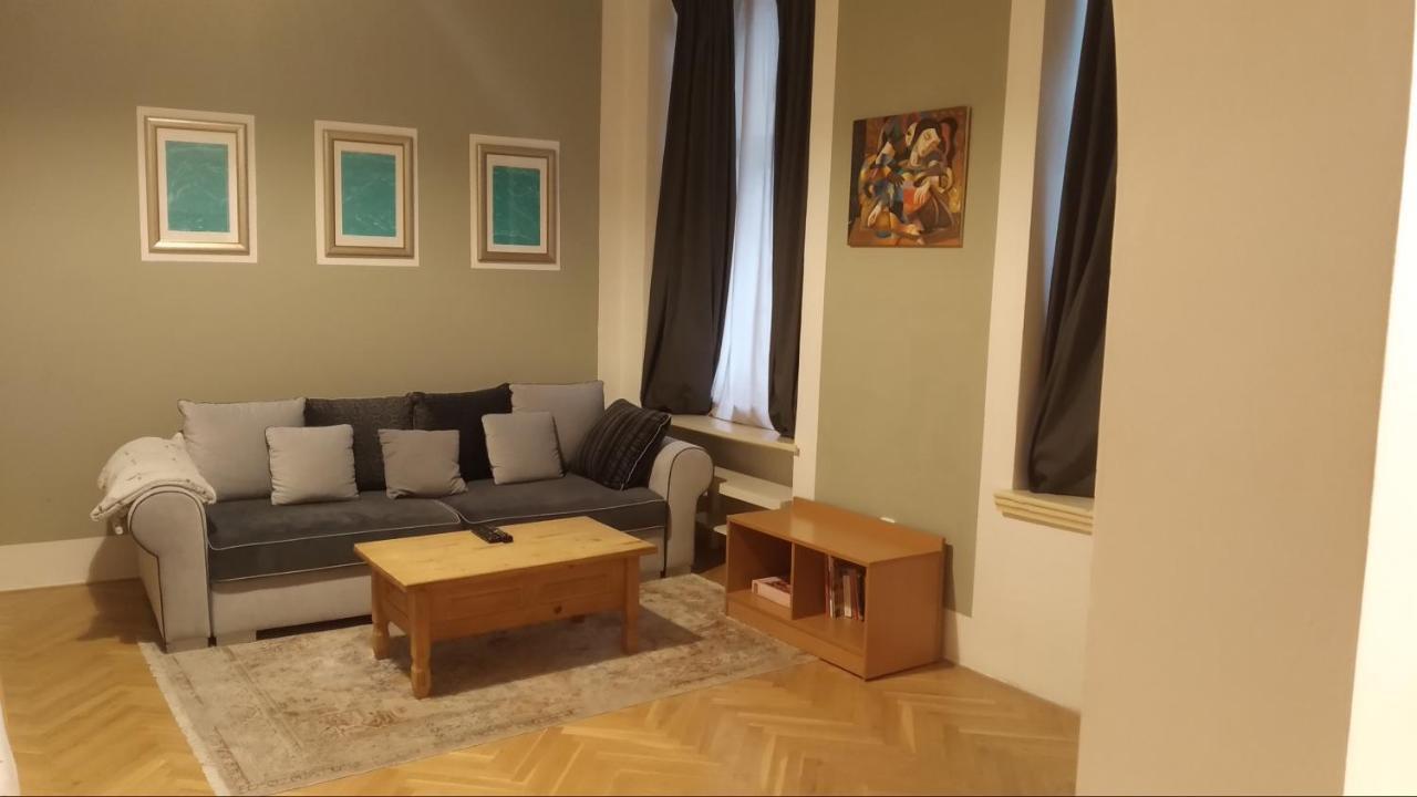 Ruzova Spot Apartment *