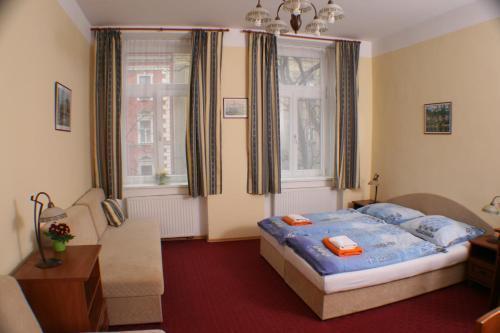 Aaron 3* Prague
