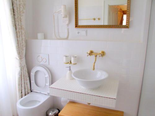 At The Golden Scissors Hotel 4*
