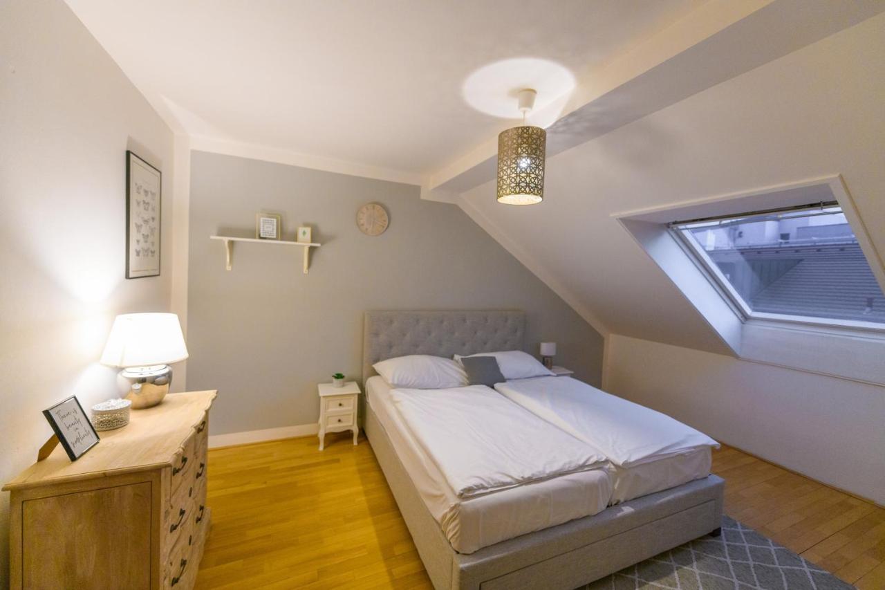Ruzova Spot Apartment *