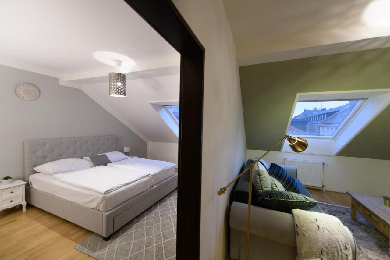 Ruzova Spot Prague