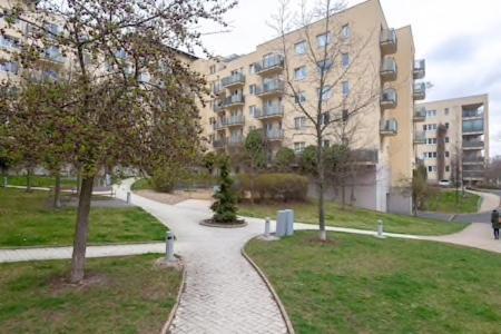 New Studio With Private Parking *