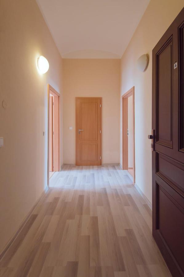 Modern Wenzigova 15 Apartment