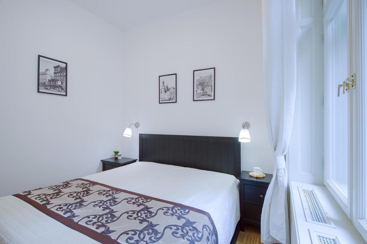 Modern Charvatova Daire *