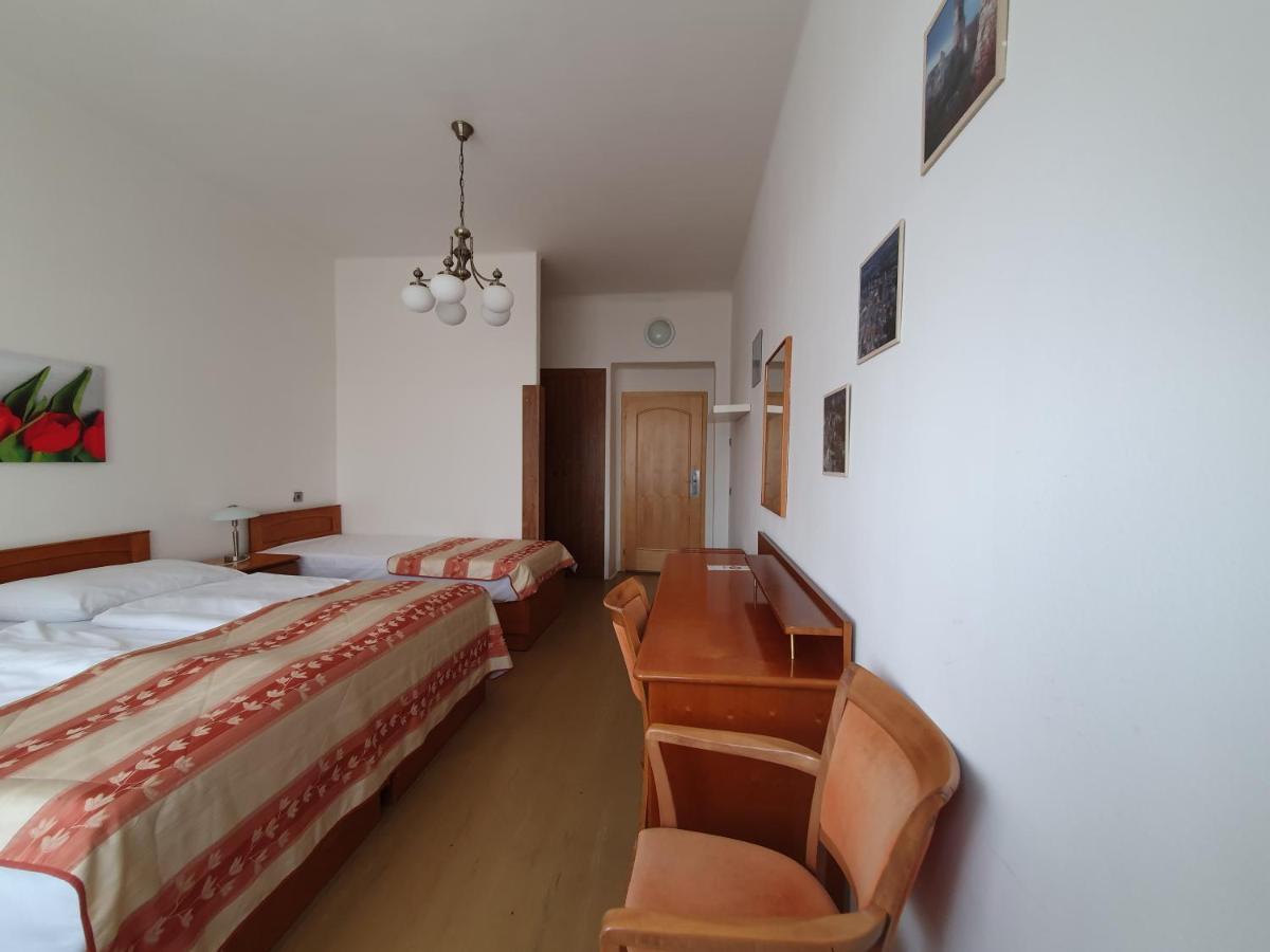 Jana - Domov Mladeze 2* Prague