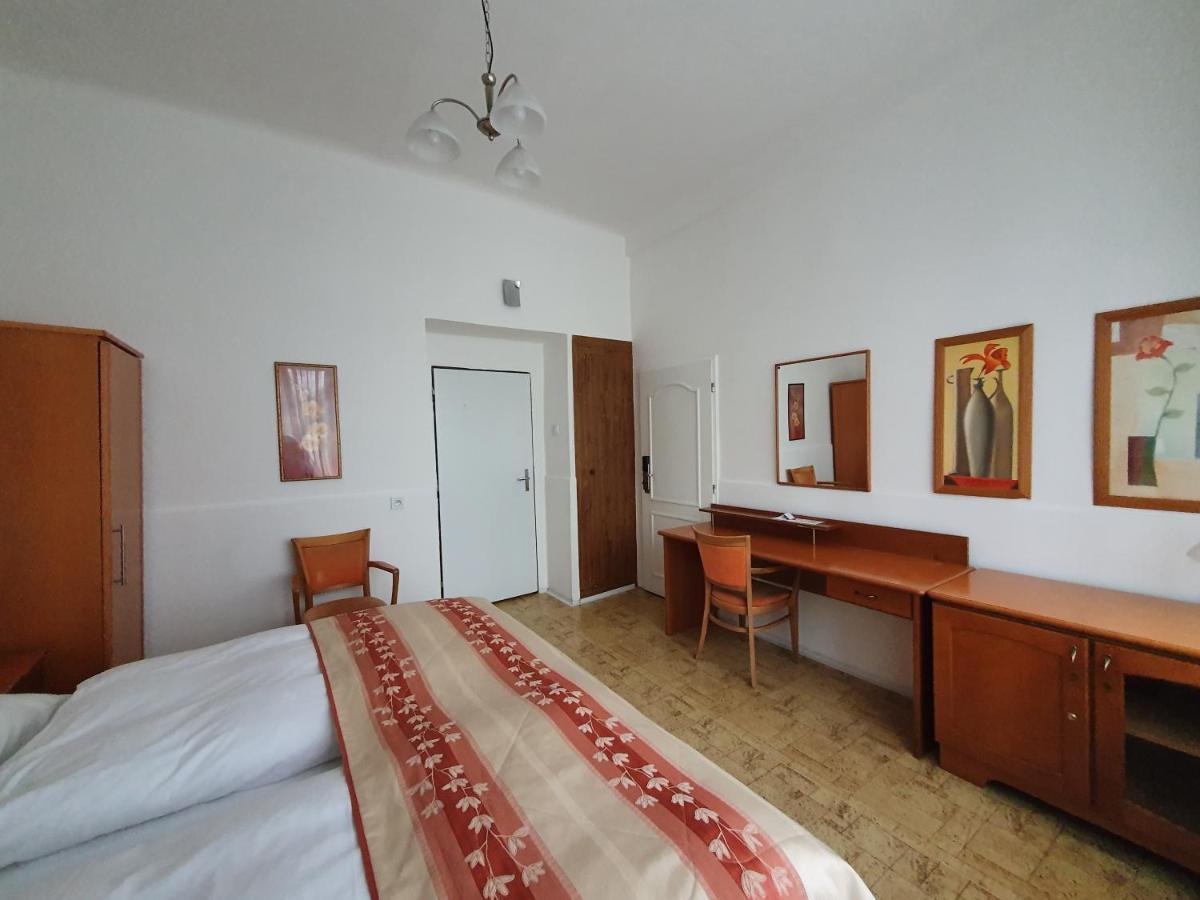Jana - Domov Mladeze Guest house 2*
