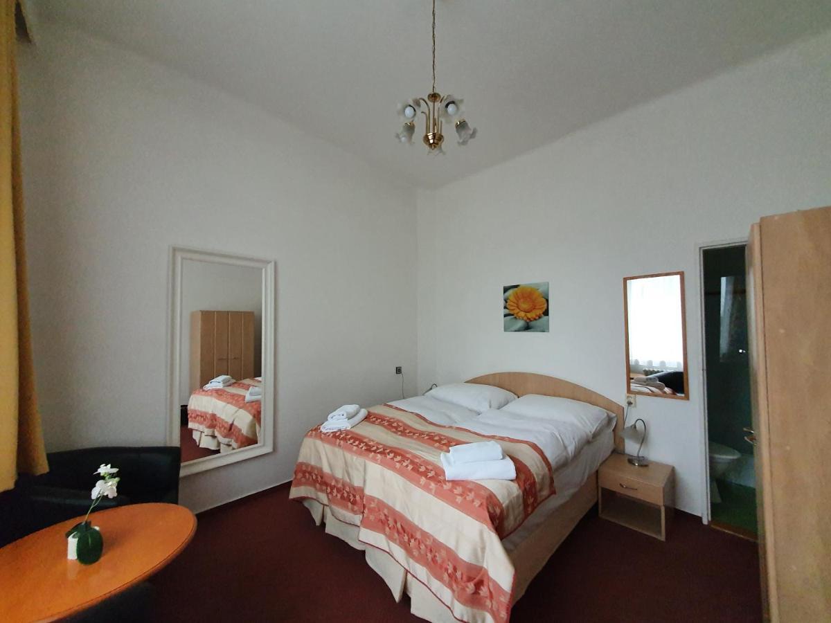 Jana - Domov Mladeze 2* Prague