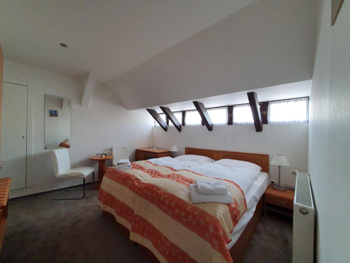 Jana - Domov Mladeze 2* Prague