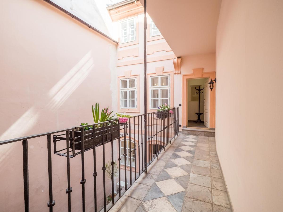 Chateau 9 By Adrez Apartamento Praga