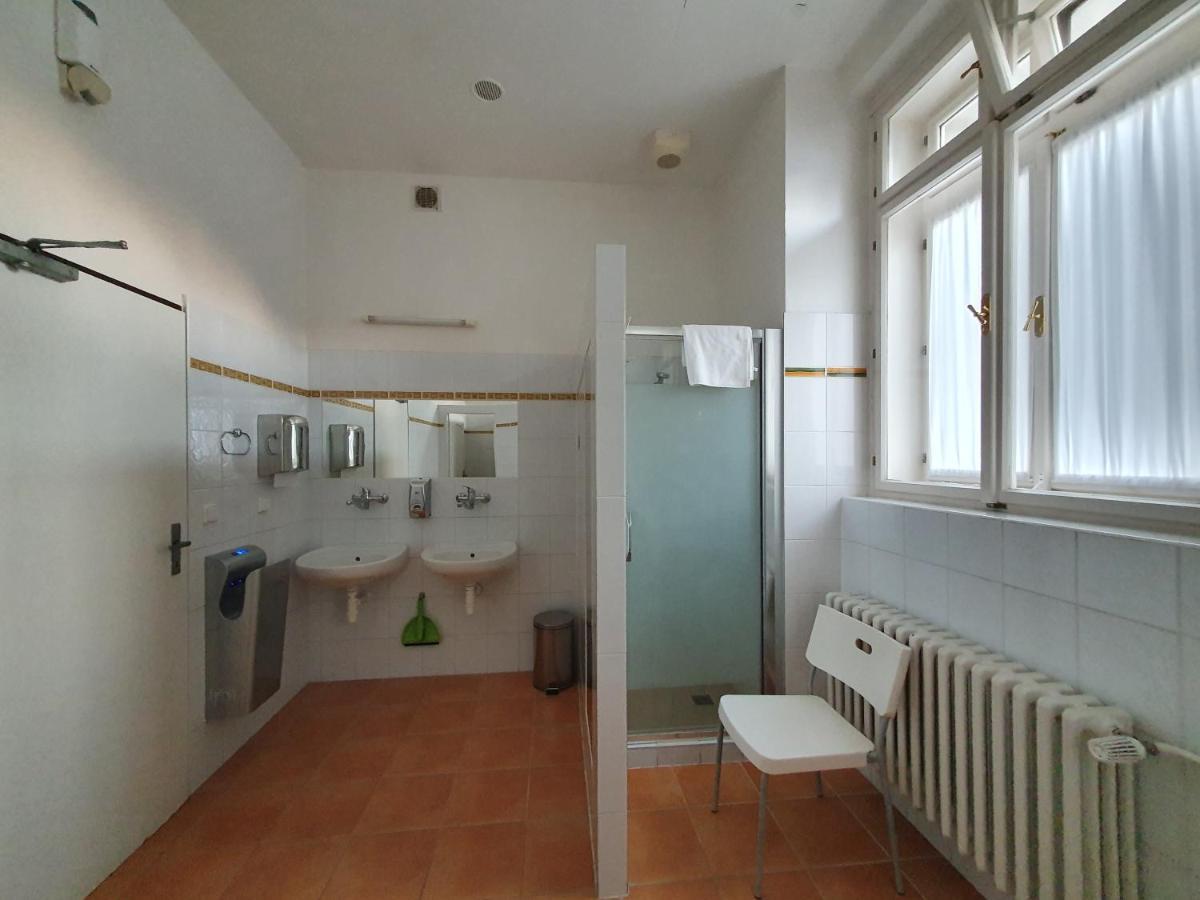 Jana - Domov Mladeze 2* Prague