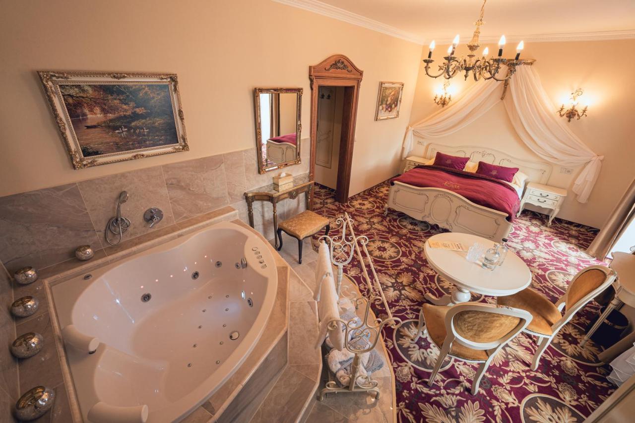 Svatojansky Dvur 4* Prague