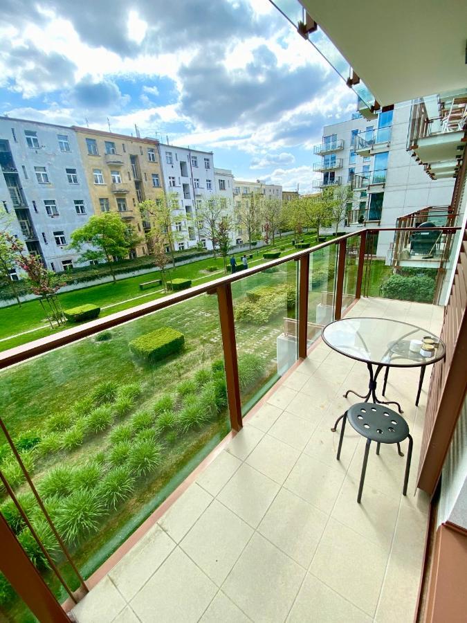 Korunni Dvur, 2 Free Parkings Apartment Prague