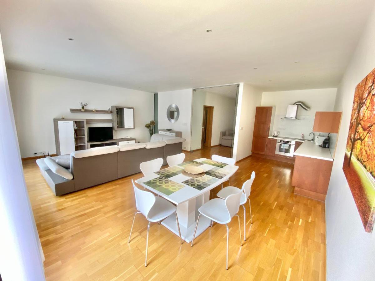 Korunni Dvur, 2 Free Parkings Apartment *